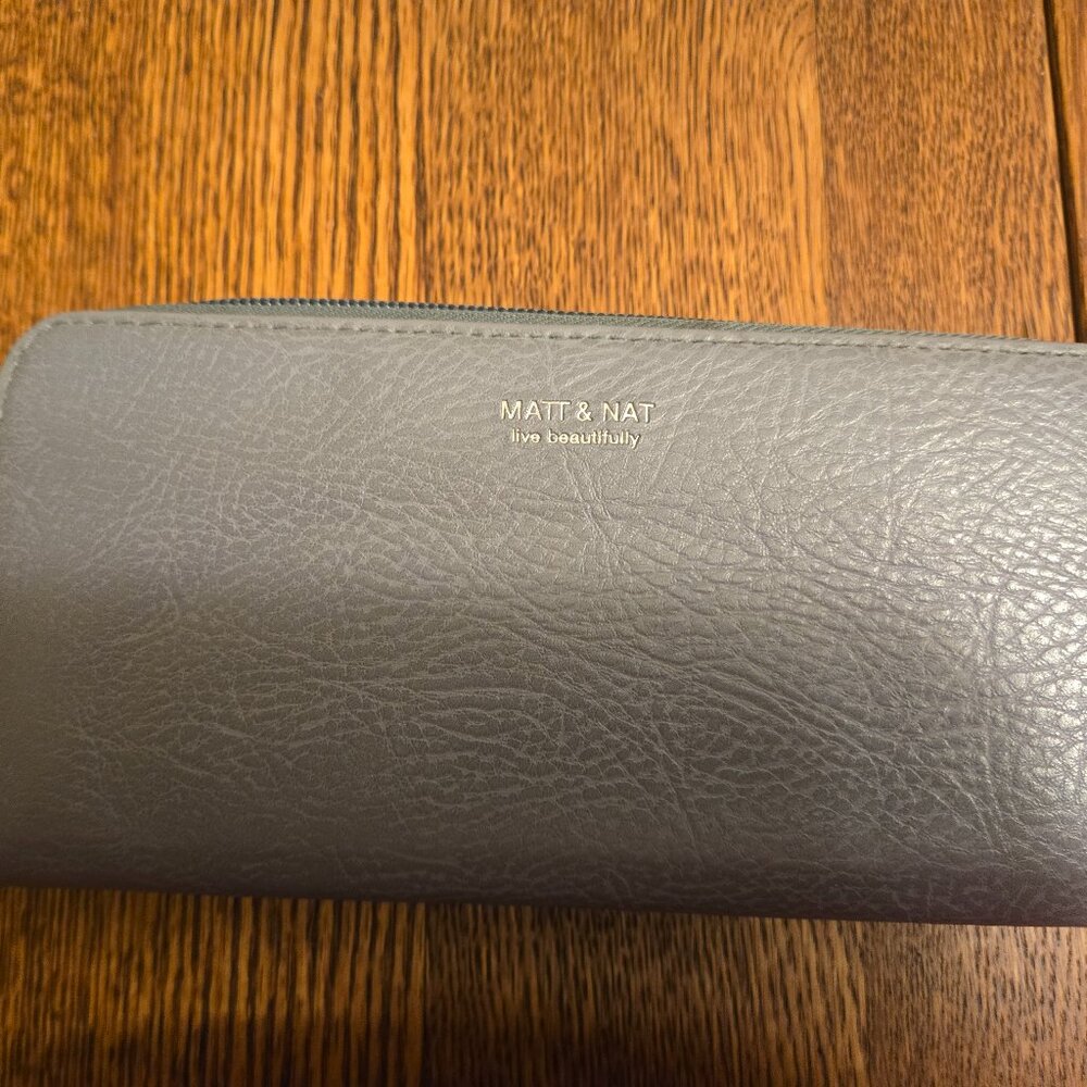 Matt & Nat Gray vegan leather wallet